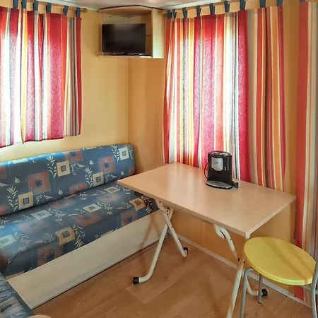 Charming In 18 M² With Shared Pool 펜션 파타이아스